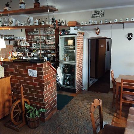 Restaurace A Penzion Vlci Jama Horní Blatná Dış mekan fotoğraf