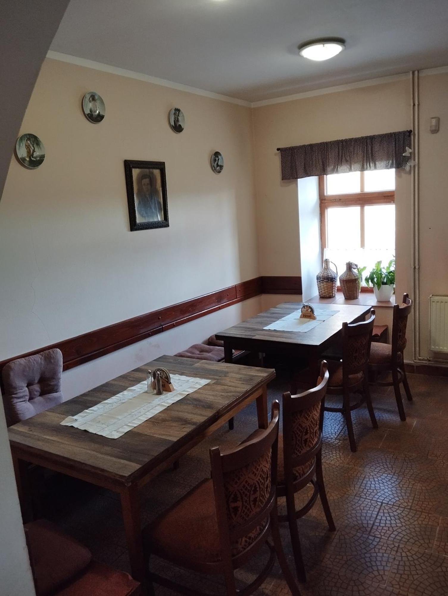 Restaurace A Penzion Vlci Jama Horní Blatná Dış mekan fotoğraf