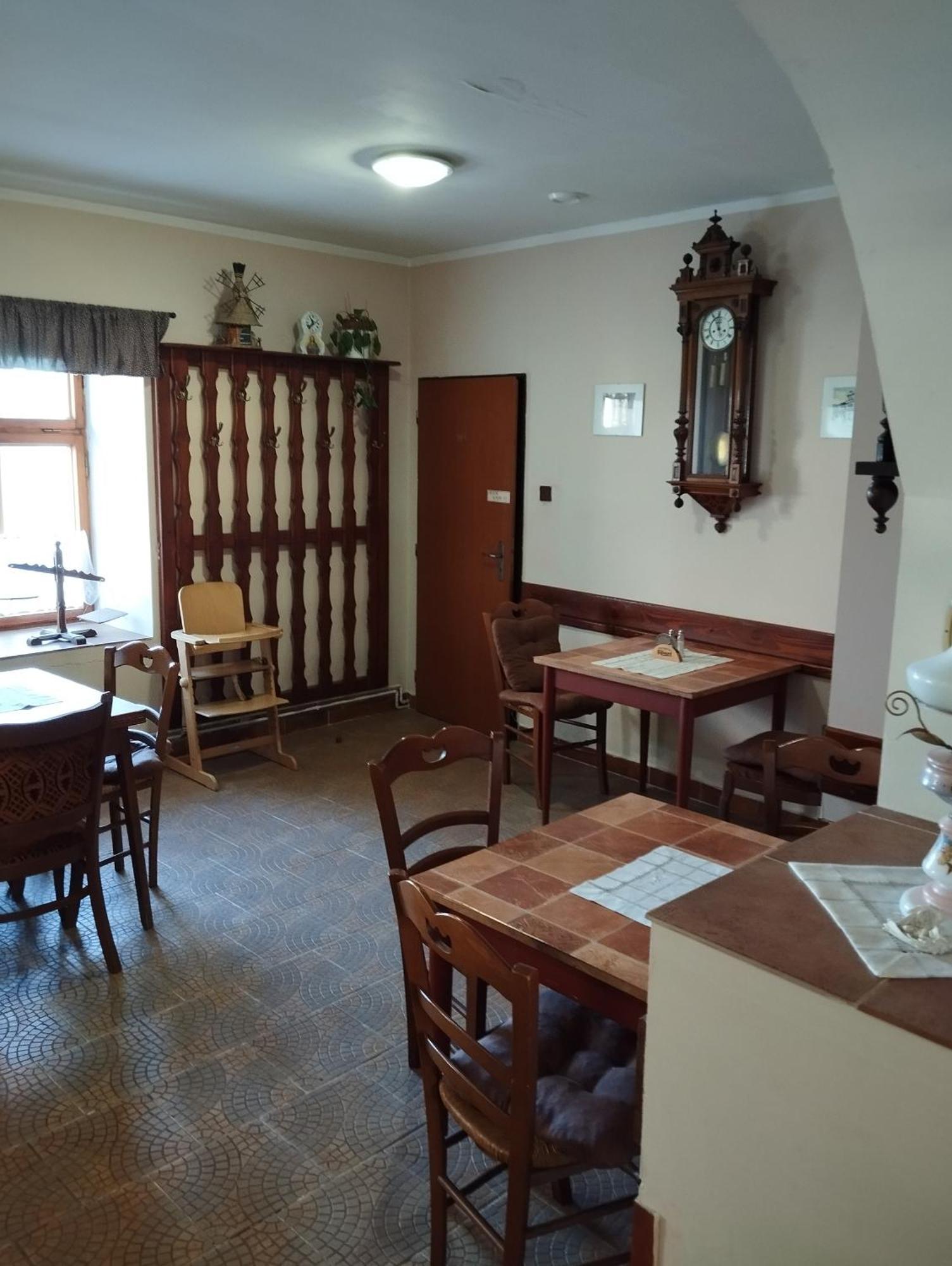 Restaurace A Penzion Vlci Jama Horní Blatná Dış mekan fotoğraf